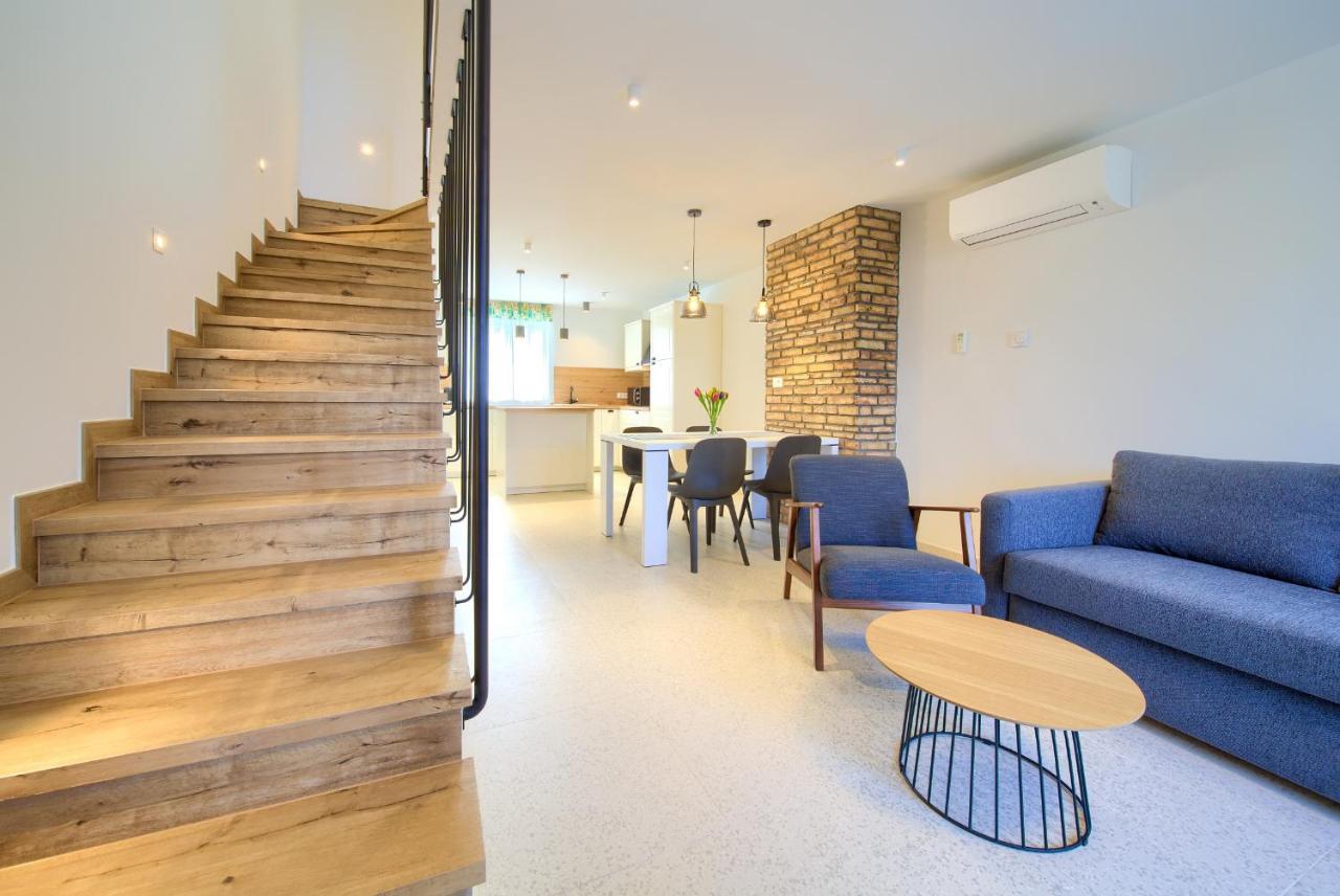 Apartman Placa นยีวีเซ ภายนอก รูปภาพ