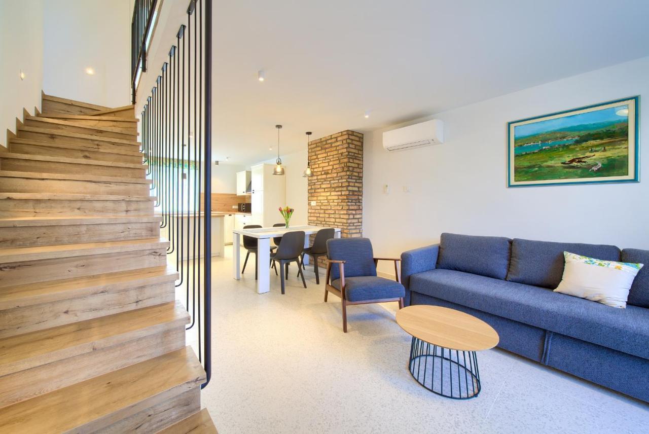 Apartman Placa นยีวีเซ ภายนอก รูปภาพ