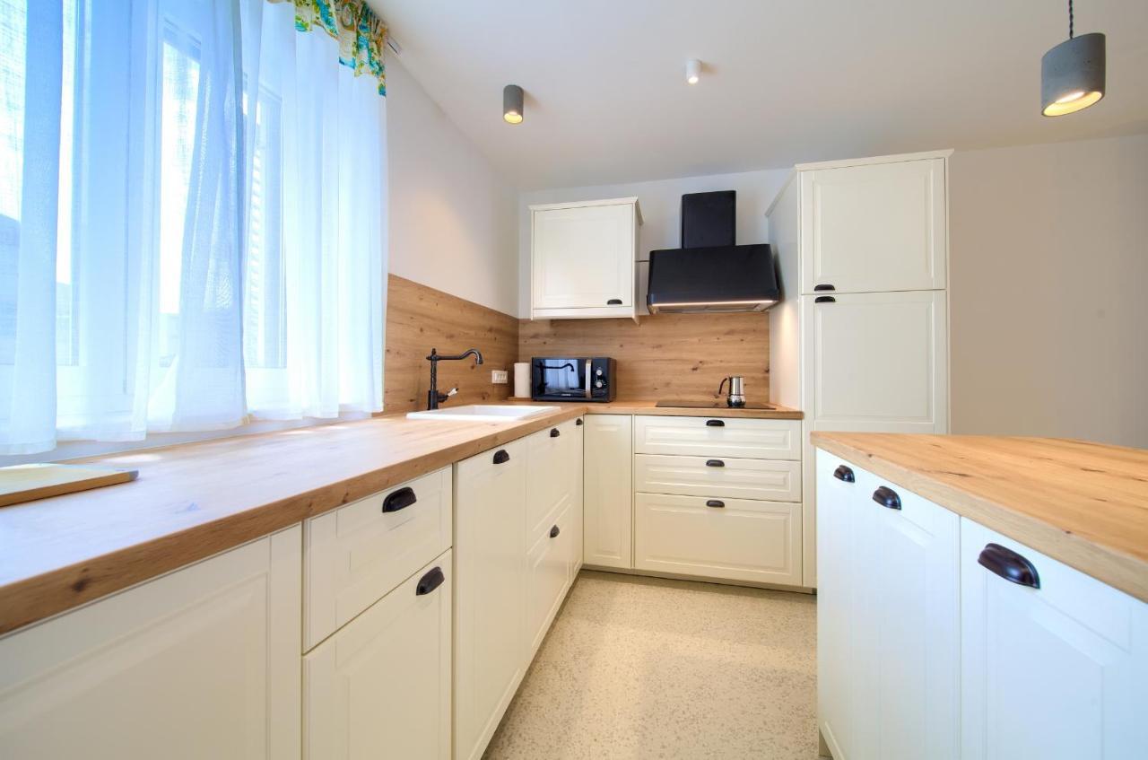 Apartman Placa นยีวีเซ ภายนอก รูปภาพ