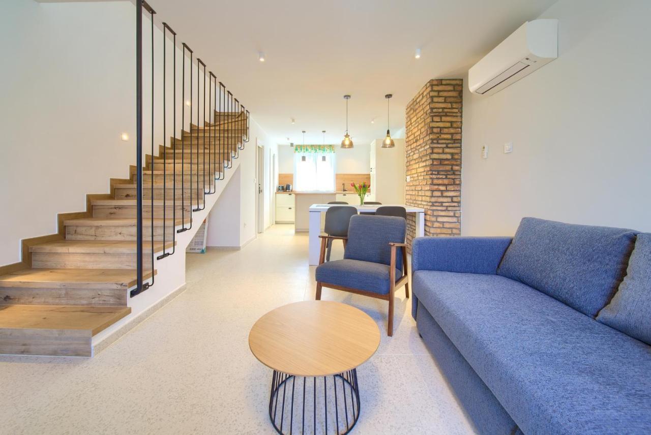 Apartman Placa นยีวีเซ ภายนอก รูปภาพ