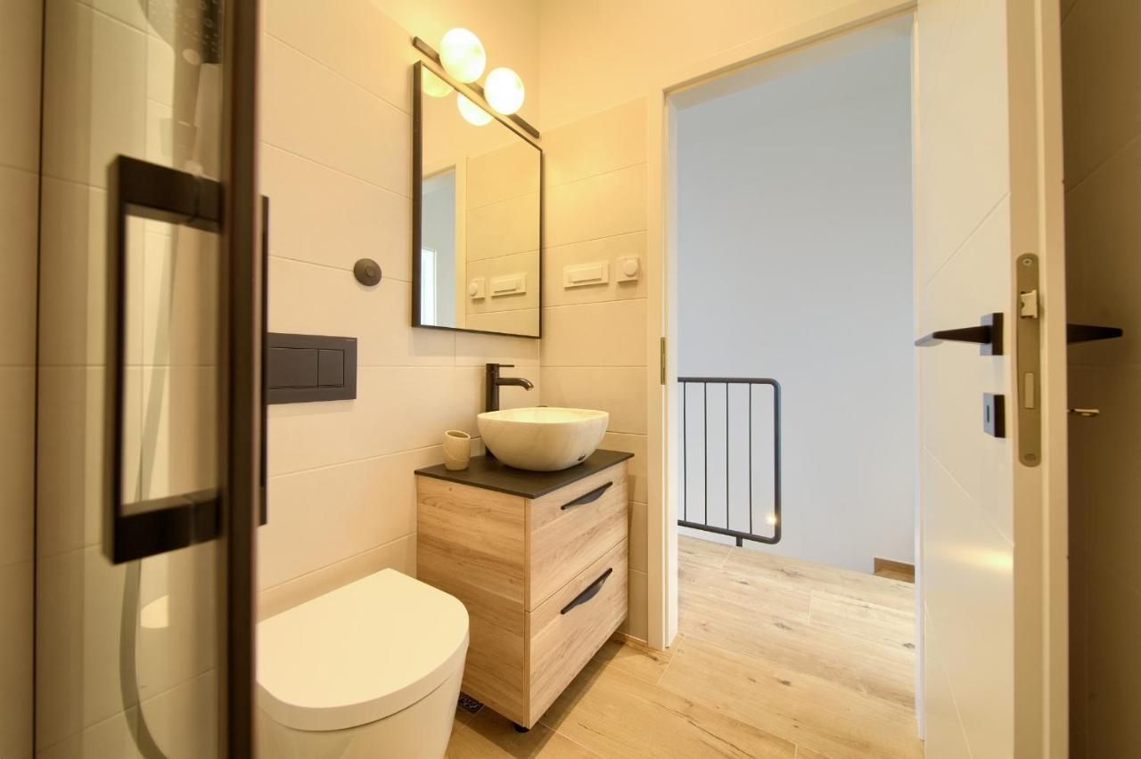 Apartman Placa นยีวีเซ ภายนอก รูปภาพ