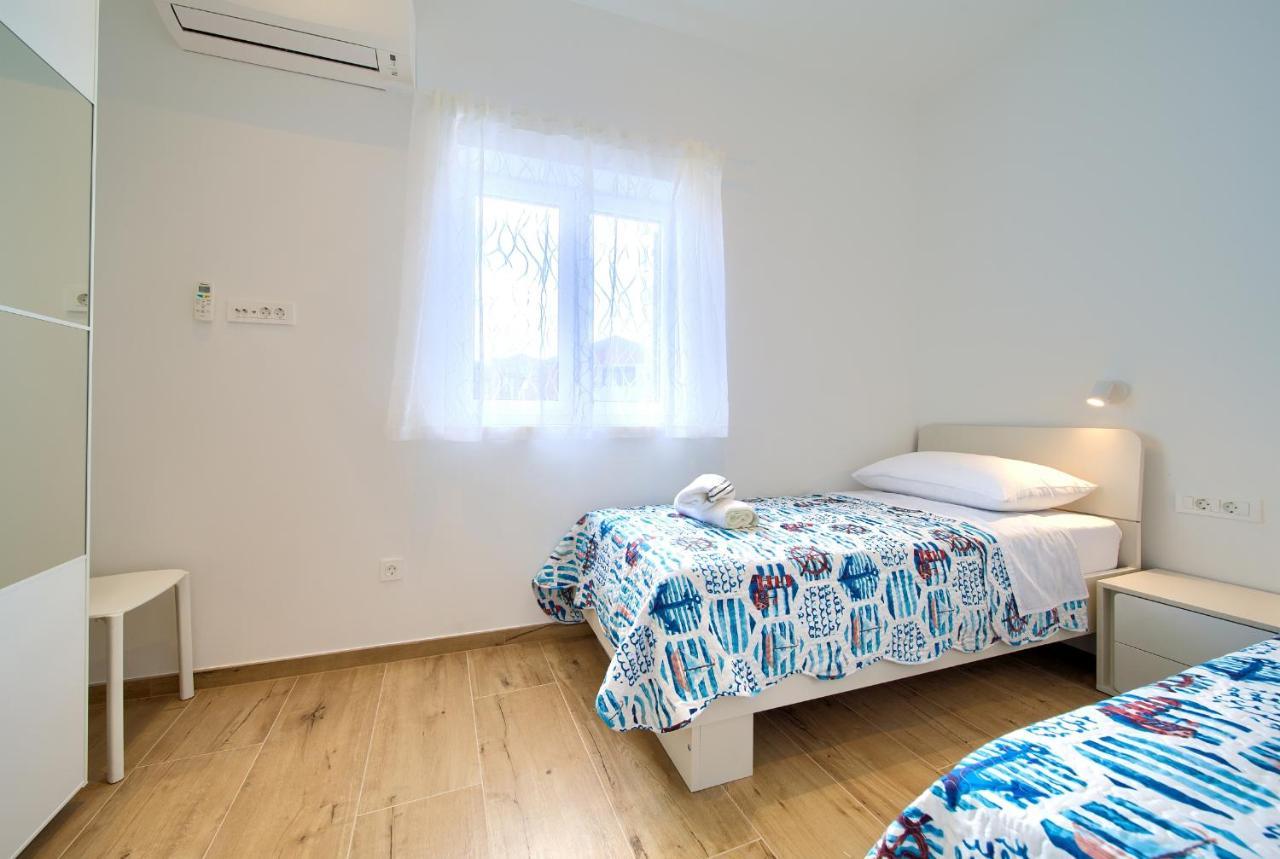 Apartman Placa นยีวีเซ ภายนอก รูปภาพ