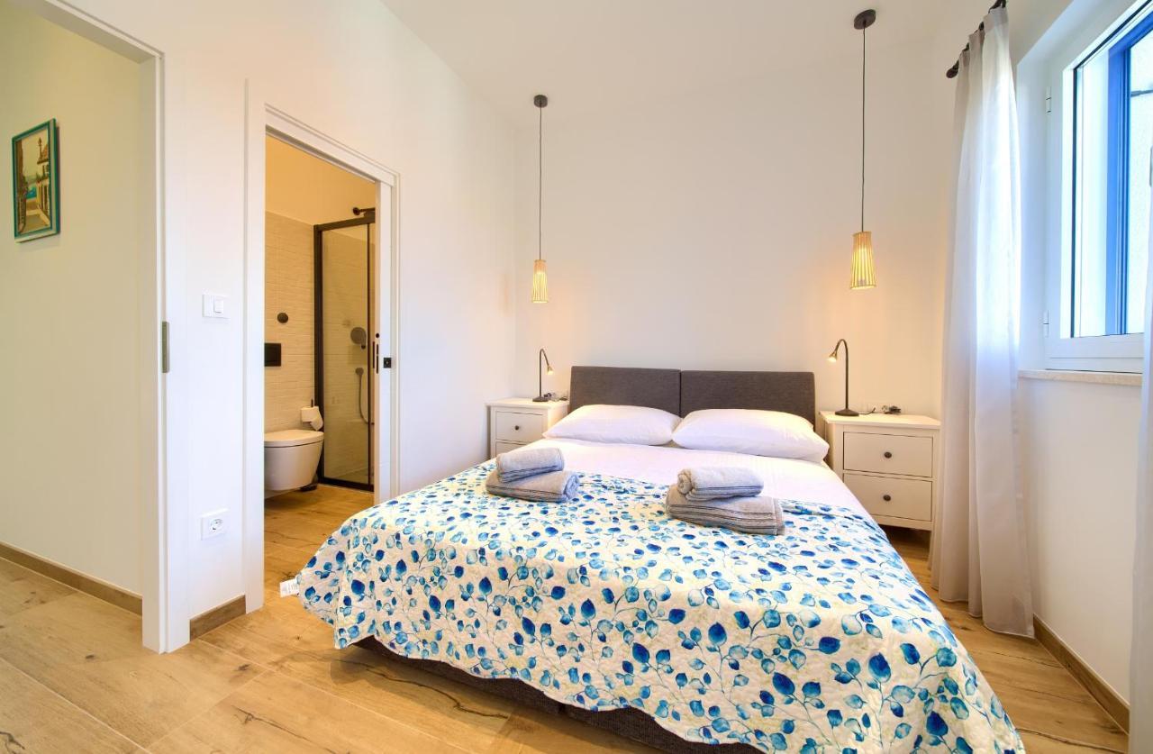 Apartman Placa นยีวีเซ ภายนอก รูปภาพ