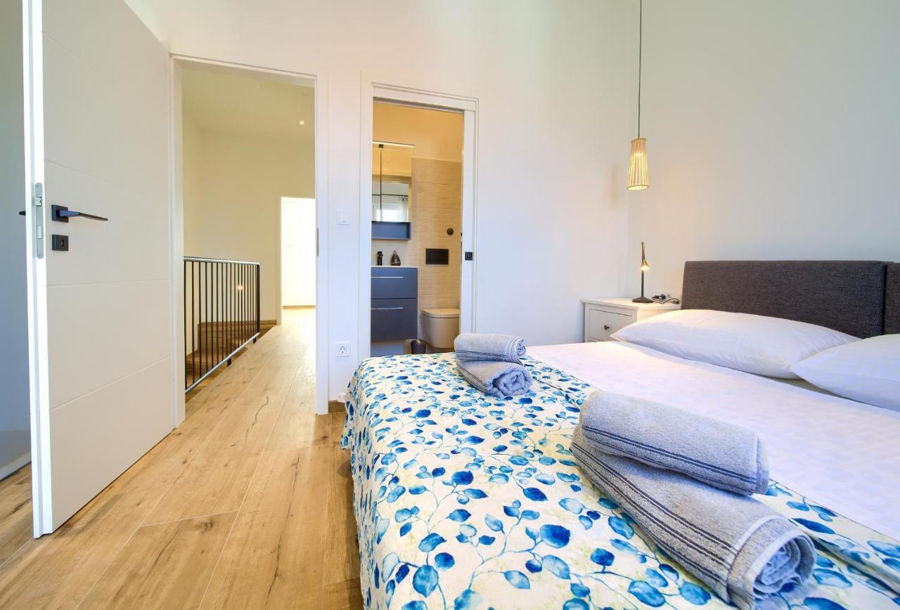 Apartman Placa นยีวีเซ ภายนอก รูปภาพ