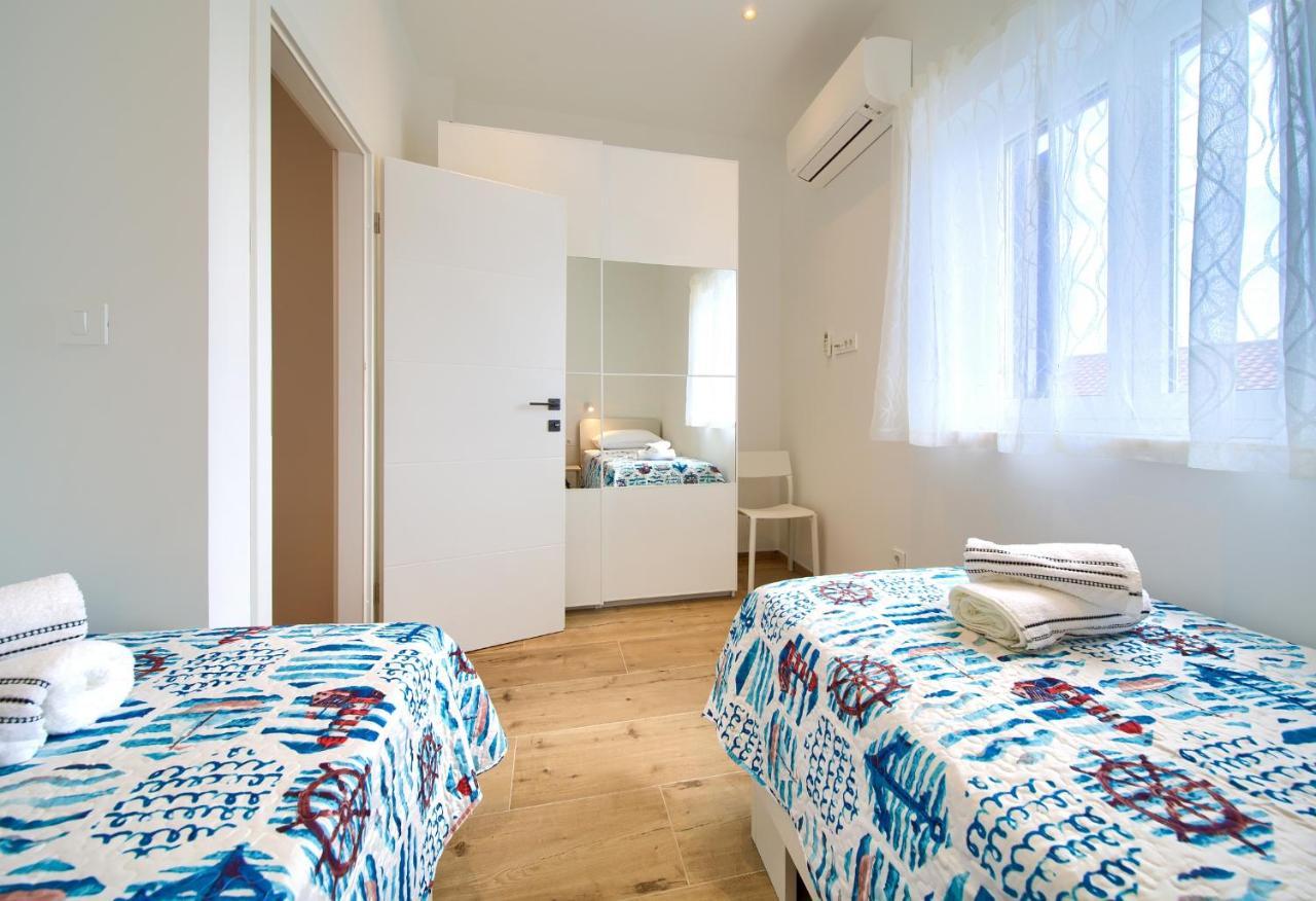 Apartman Placa นยีวีเซ ภายนอก รูปภาพ