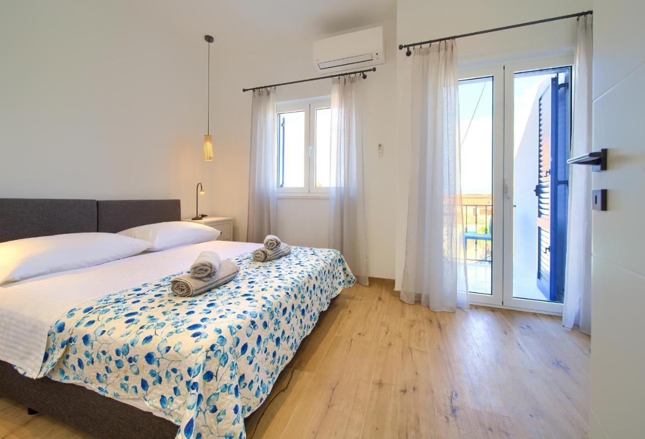Apartman Placa นยีวีเซ ภายนอก รูปภาพ